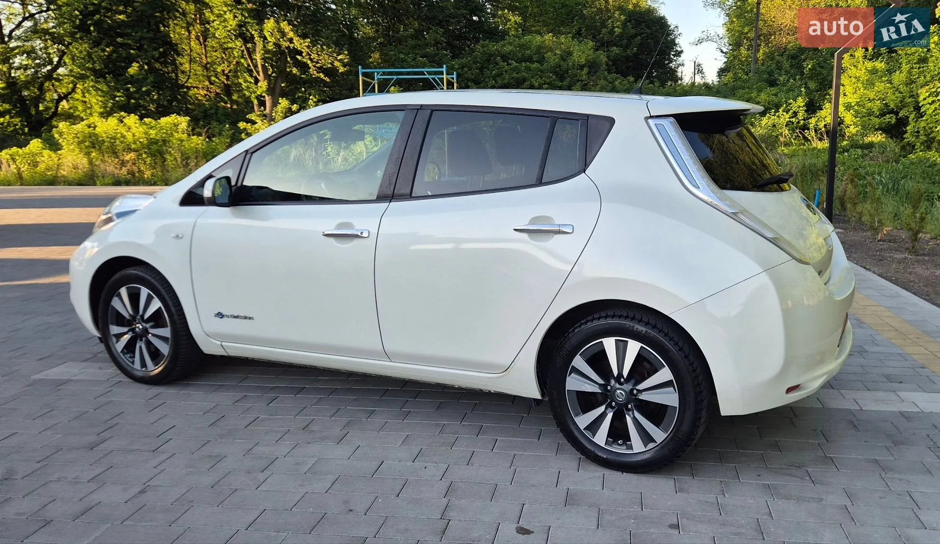 2015 Nissan Leaf - мініатюра 12