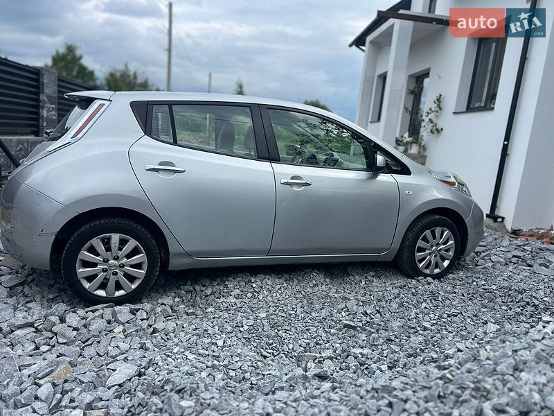 Хетчбек Nissan Leaf 2011 в Звягелі