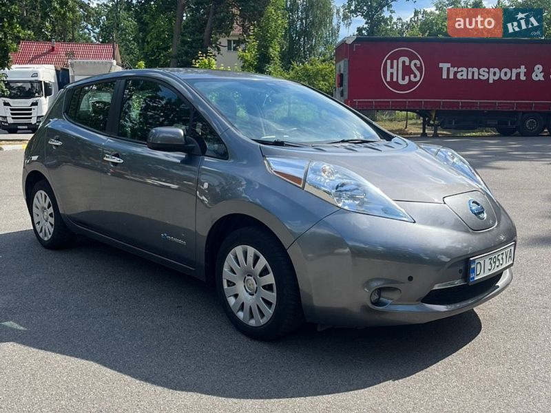 Хэтчбек Nissan Leaf 2015 в Буче
