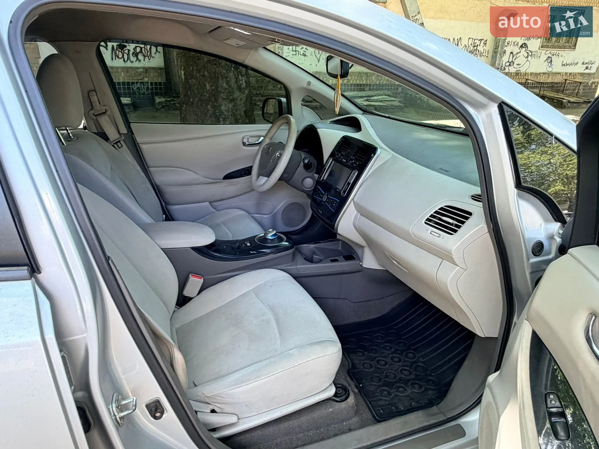 2010 Nissan Leaf - мініатюра 14