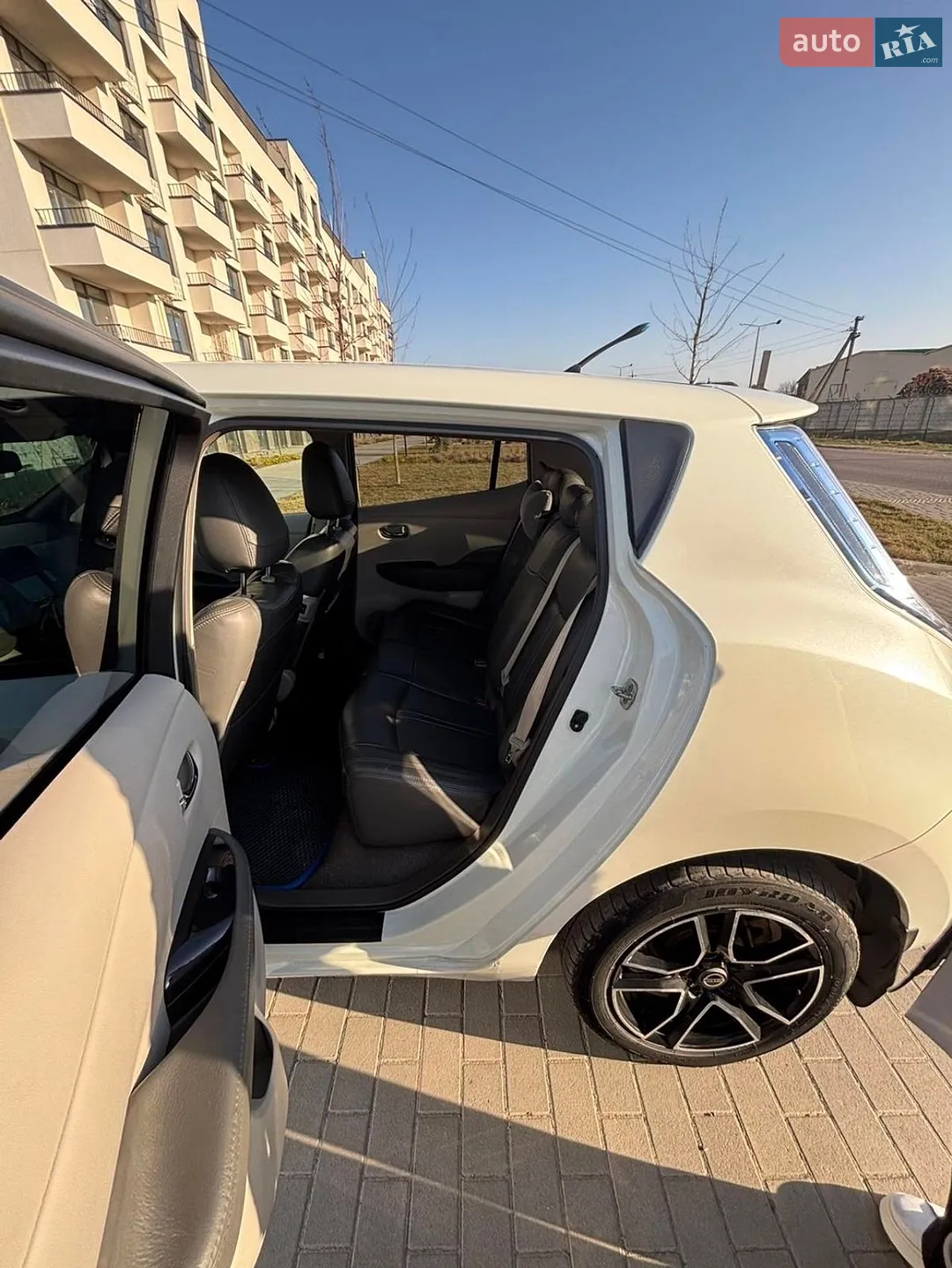 2012 Nissan Leaf - мініатюра 13