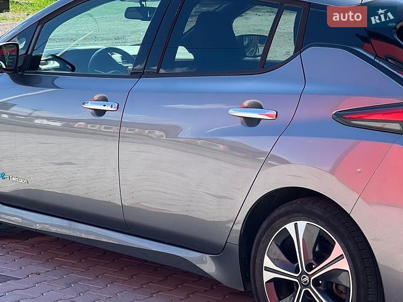 Хэтчбек Nissan Leaf 2018 в Калуше