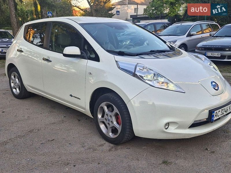 Хэтчбек Nissan Leaf 2012 в Красилове