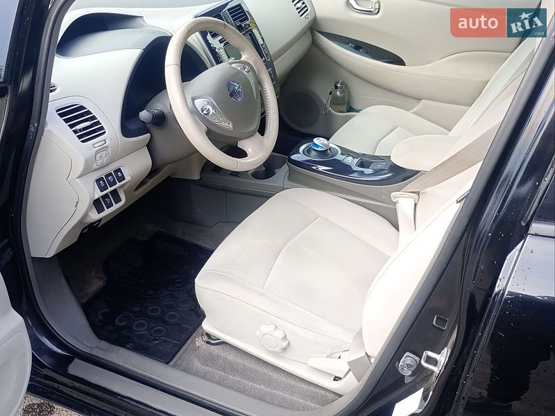 Хэтчбек Nissan Leaf 2012 в Горишних Плавнях