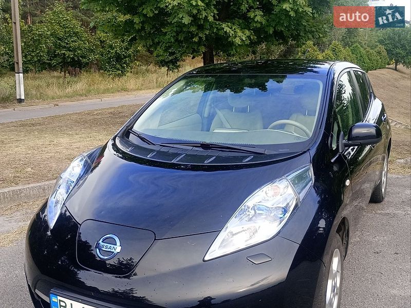 Хэтчбек Nissan Leaf 2012 в Горишних Плавнях