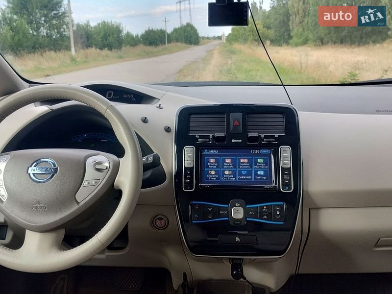 Хэтчбек Nissan Leaf 2012 в Ильинцах