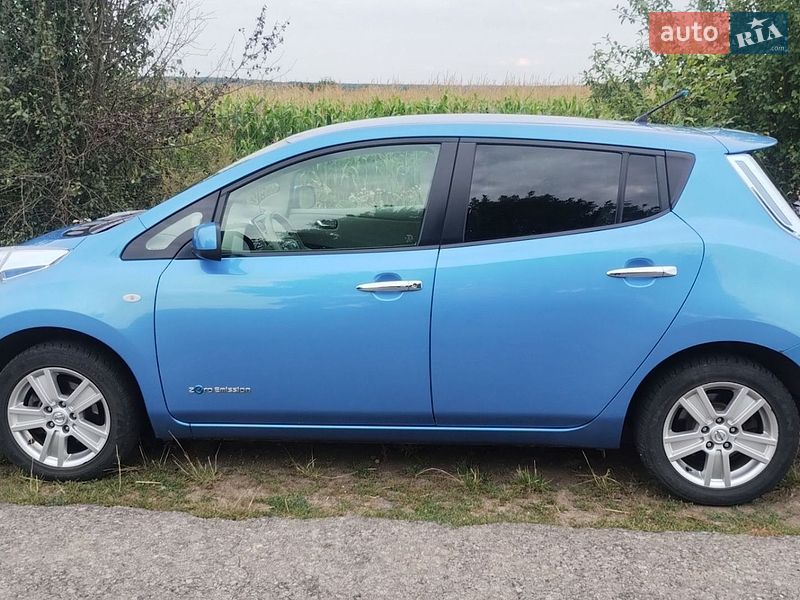 Хэтчбек Nissan Leaf 2012 в Ильинцах