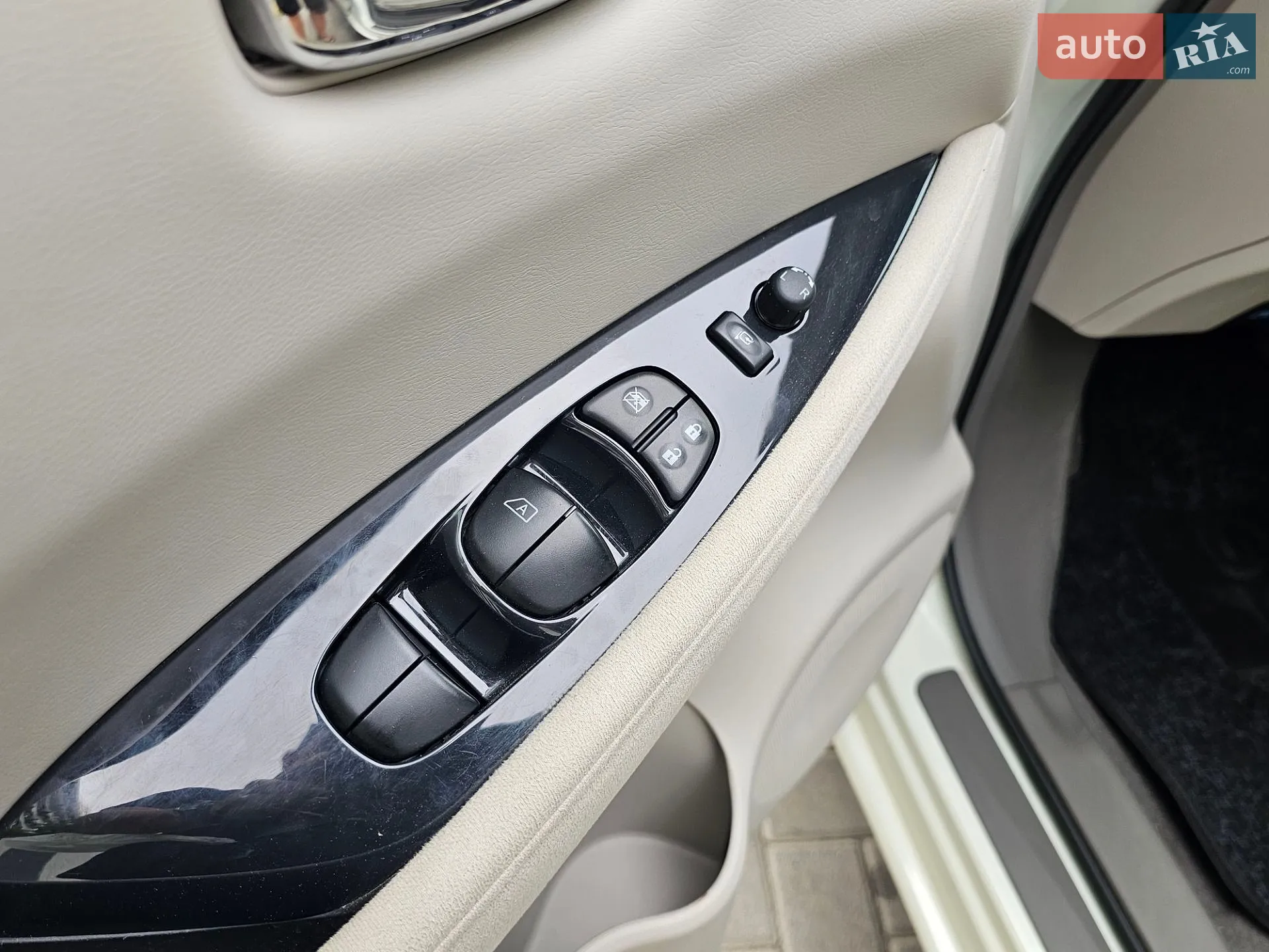 2012 Nissan Leaf - мініатюра 26