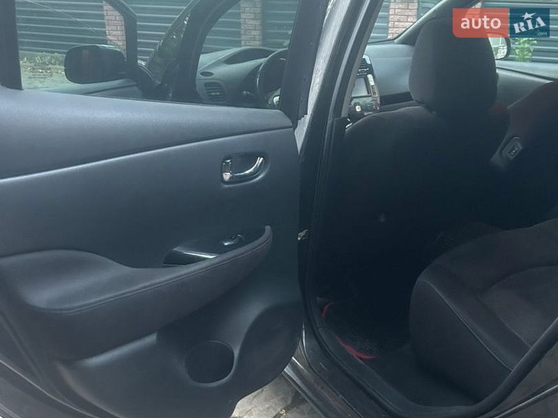 Хэтчбек Nissan Leaf 2014 в Ивано-Франковске