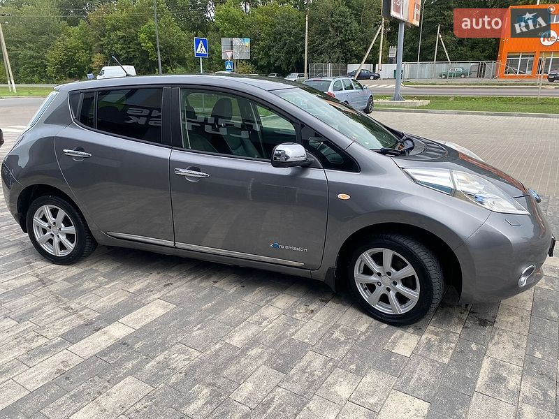 Хэтчбек Nissan Leaf 2013 в Луцке