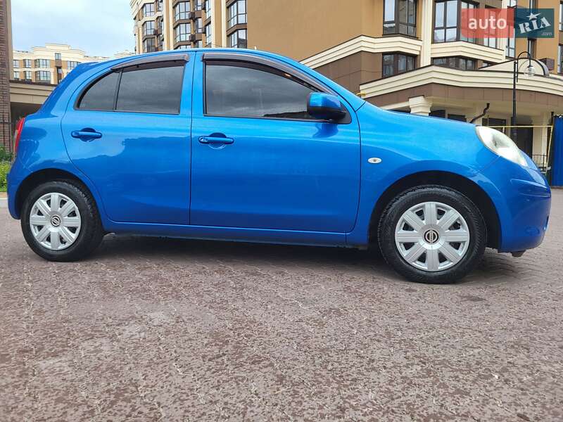Хэтчбек Nissan March 2012 в Вишневом