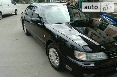 Седан Nissan Maxima 1998 в Первомайске