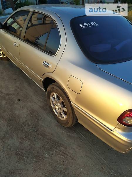 Седан Nissan Maxima 2000 в Коростені