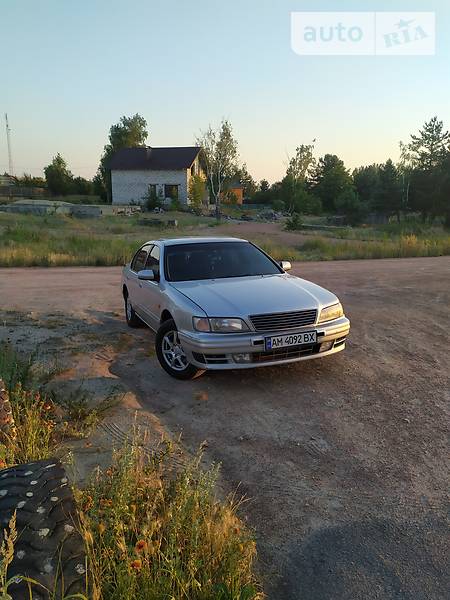 Седан Nissan Maxima 2000 в Коростені