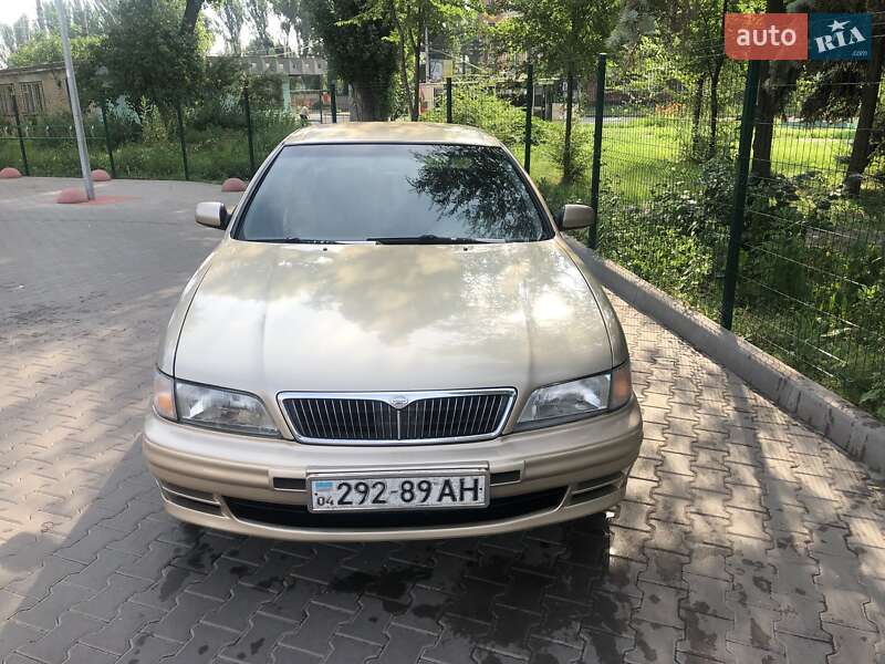 Седан Nissan Maxima 1998 в Кривом Роге