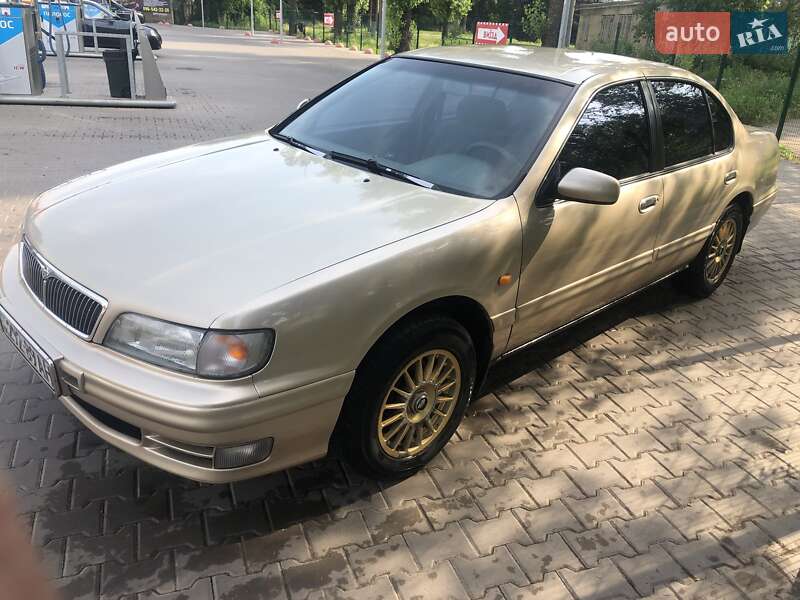 Седан Nissan Maxima 1998 в Кривом Роге