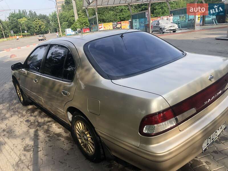 Седан Nissan Maxima 1998 в Кривом Роге