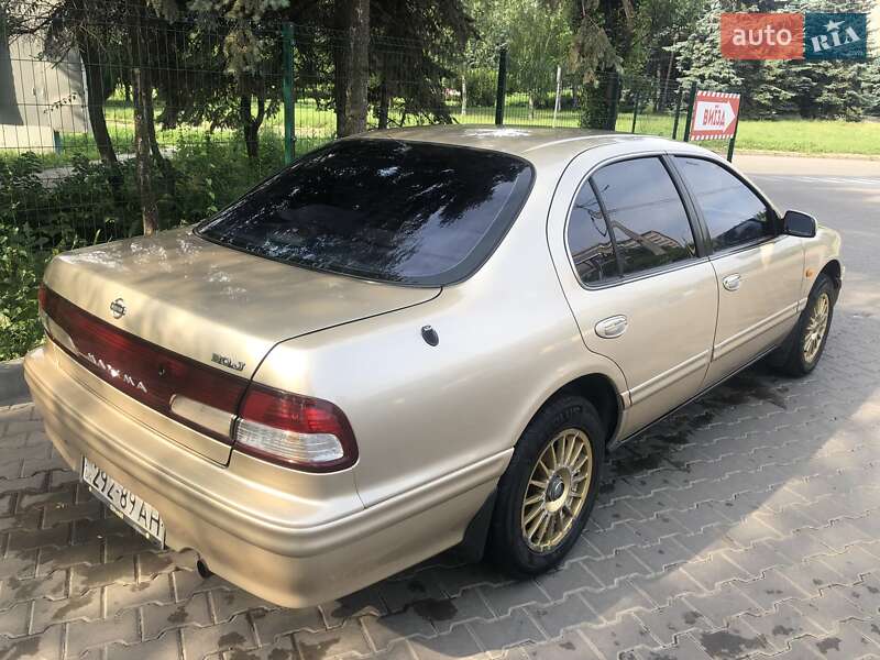 Седан Nissan Maxima 1998 в Кривом Роге