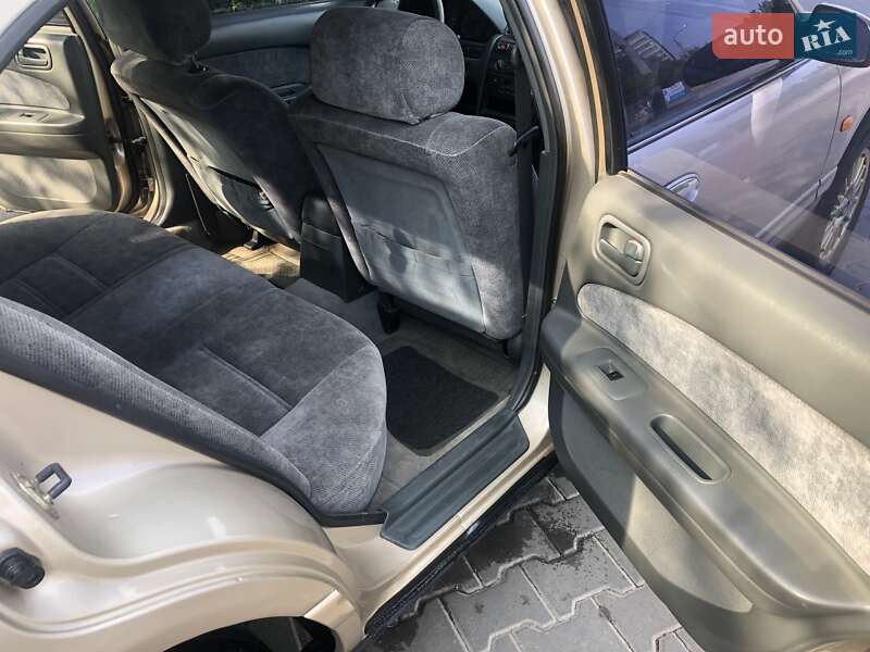 Седан Nissan Maxima 1998 в Кривом Роге