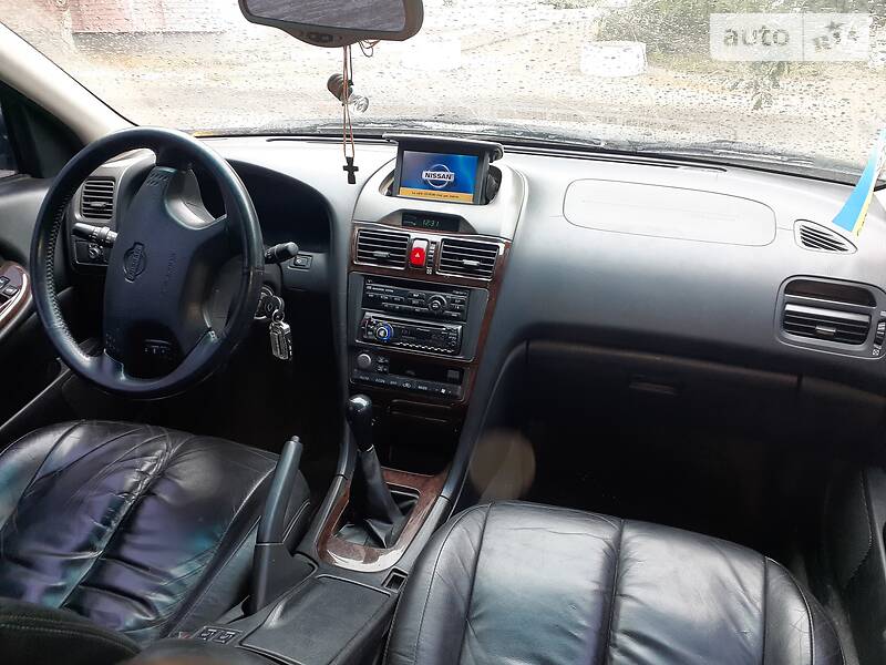 Седан Nissan Maxima 2000 в Днепре