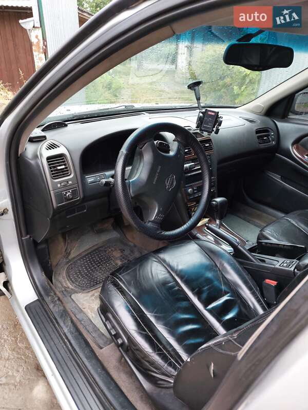 Седан Nissan Maxima 2001 в Ужгороде