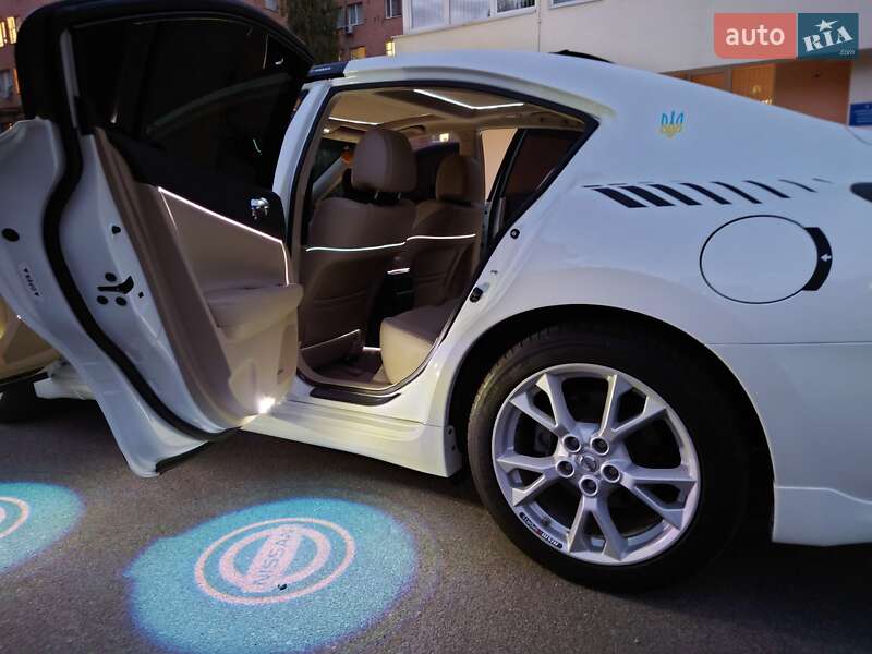 Седан Nissan Maxima 2014 в Полтаві