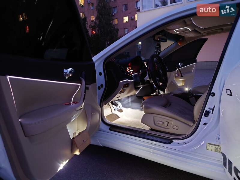 Седан Nissan Maxima 2014 в Полтаві