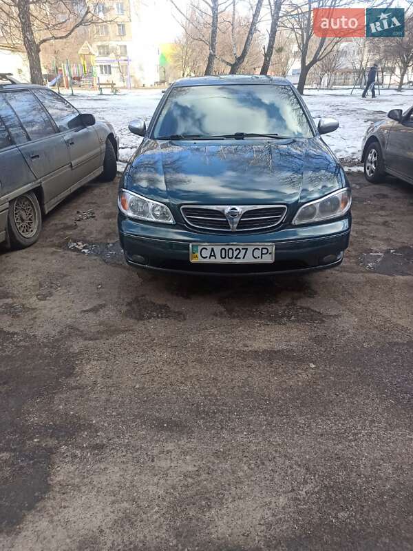 Седан Nissan Maxima 2000 в Смілі