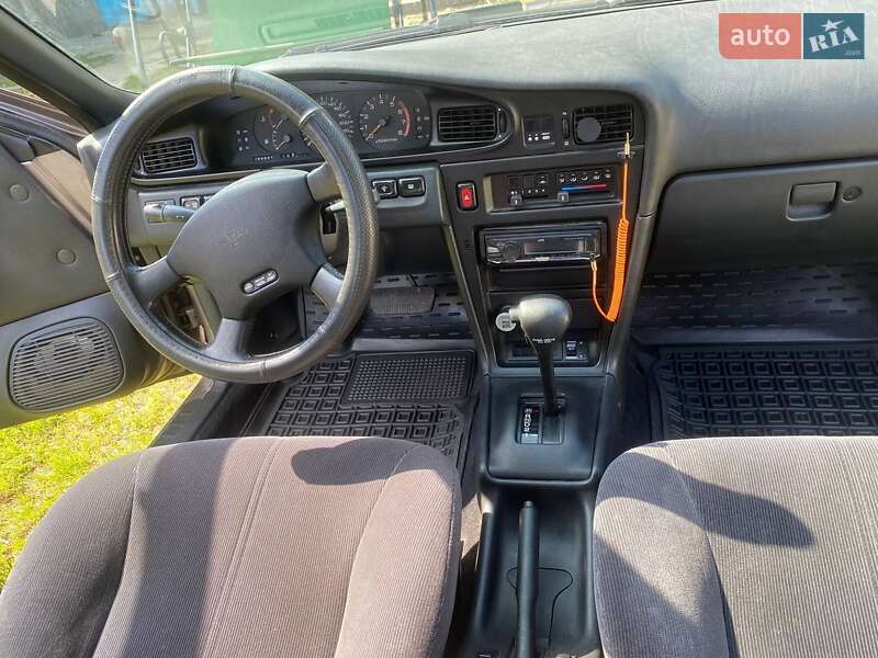 Седан Nissan Maxima 1992 в Луцьку