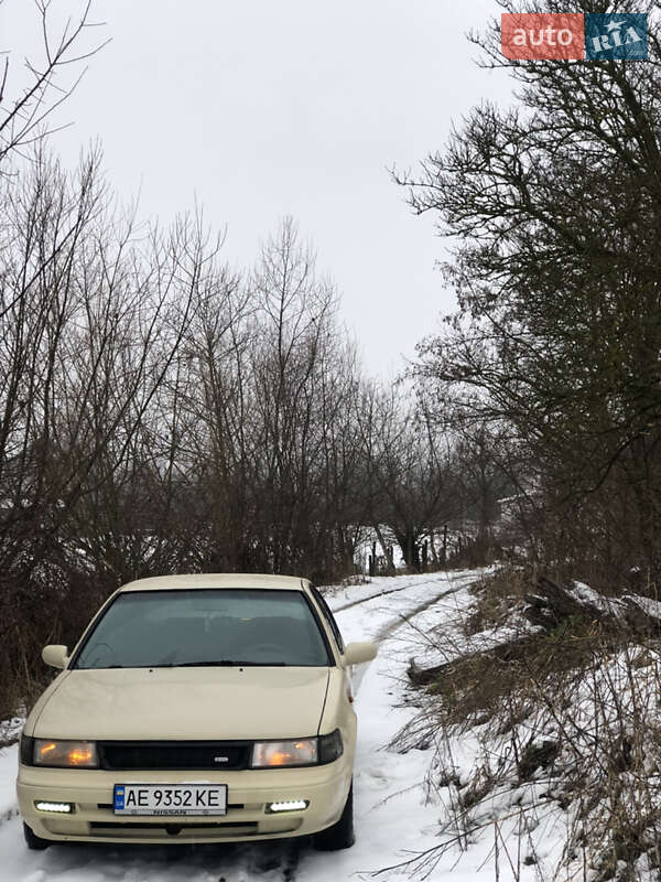 Седан Nissan Maxima 1994 в Хусті
