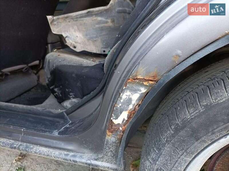 Седан Nissan Maxima 1997 в Запоріжжі