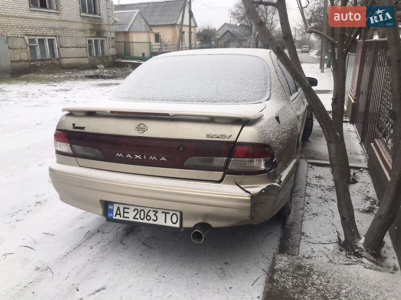 Седан Nissan Maxima 1998 в Днепре