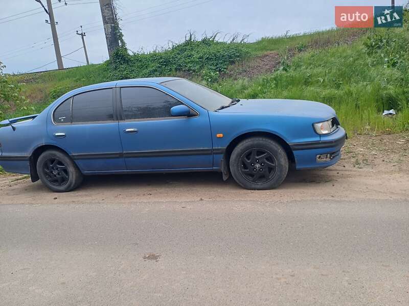 Седан Nissan Maxima 1995 в Одесі