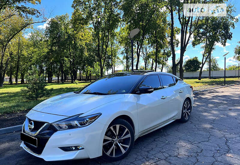 Седан Nissan Maxima 2016 в Киеве