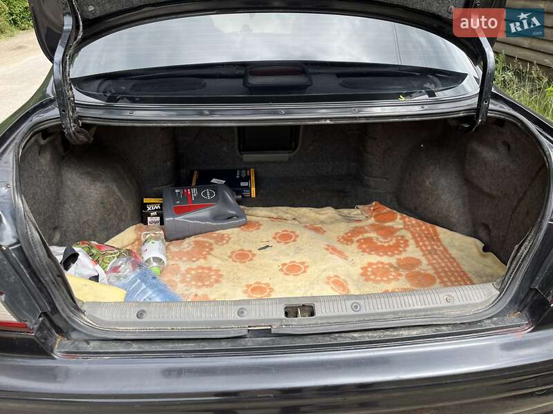 Седан Nissan Maxima 2000 в Сарнах