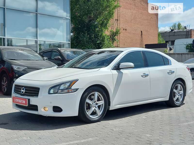 Nissan Maxima 2011