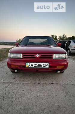 Седан Nissan Maxima 1989 в Каневе