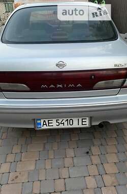 Седан Nissan Maxima 1997 в Павлограді