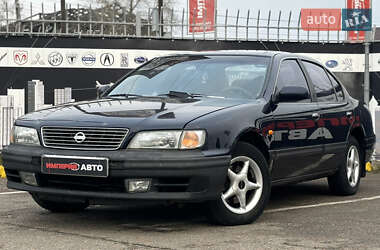 Седан Nissan Maxima 1996 в Киеве