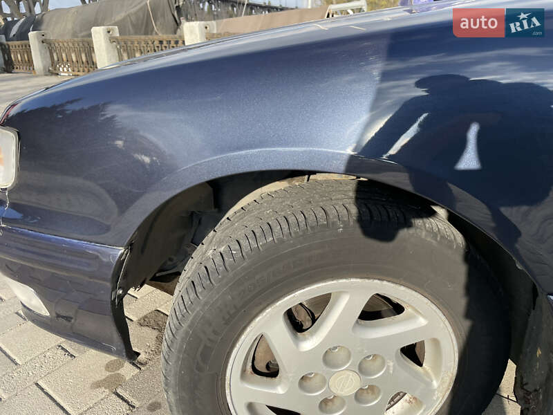 Седан Nissan Maxima 1998 в Днепре