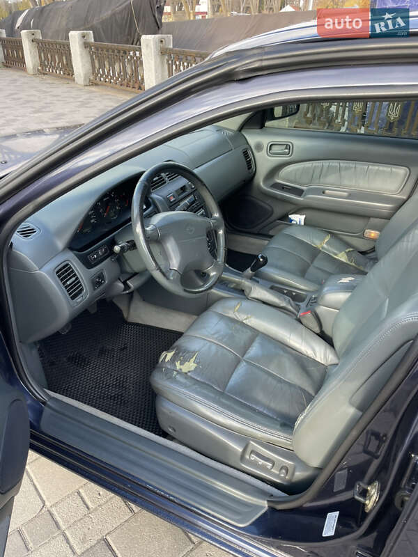 Седан Nissan Maxima 1998 в Днепре