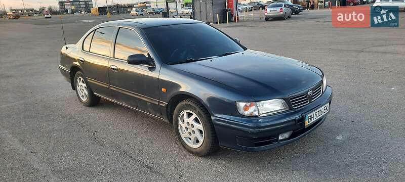 Седан Nissan Maxima 1996 в Южном