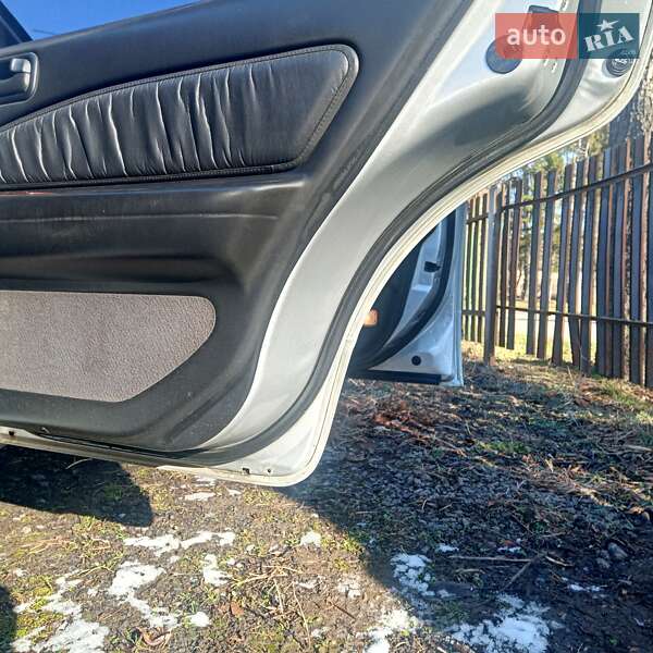 Седан Nissan Maxima 2000 в Немирові