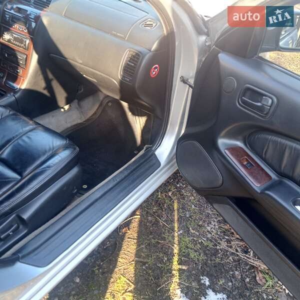 Седан Nissan Maxima 2000 в Немирові