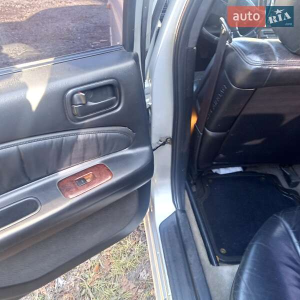 Седан Nissan Maxima 2000 в Немирові