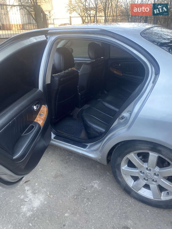 Седан Nissan Maxima 2002 в Желтых Водах