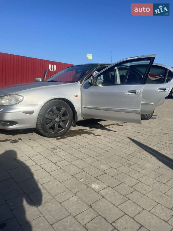 Седан Nissan Maxima 2001 в Бродах