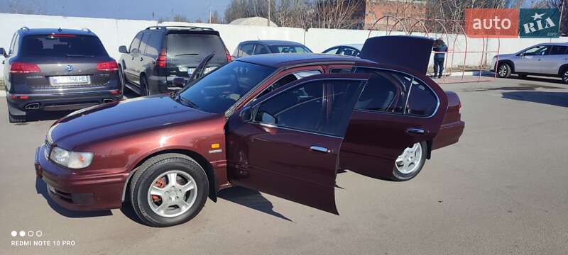 Седан Nissan Maxima 1999 в Днепре