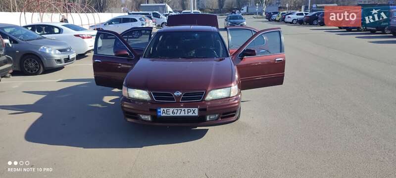 Седан Nissan Maxima 1999 в Днепре