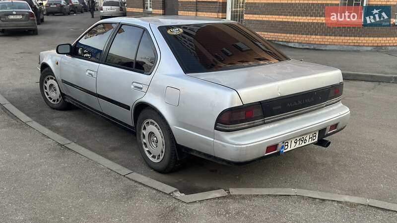 Седан Nissan Maxima 1990 в 